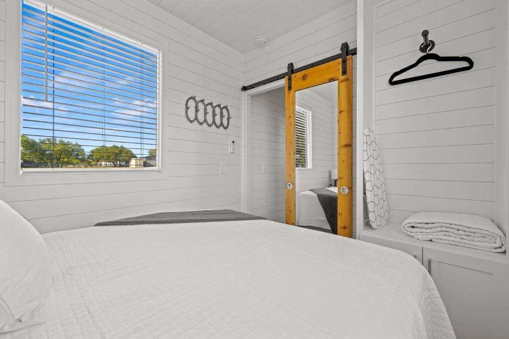 New! The Texas Longhorn-Luxury Container Home Fredericksburg Dış mekan fotoğraf
